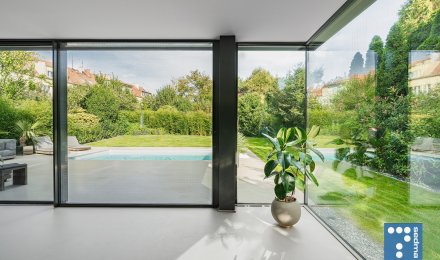 Okna minimalistická v bezrámovém provedení